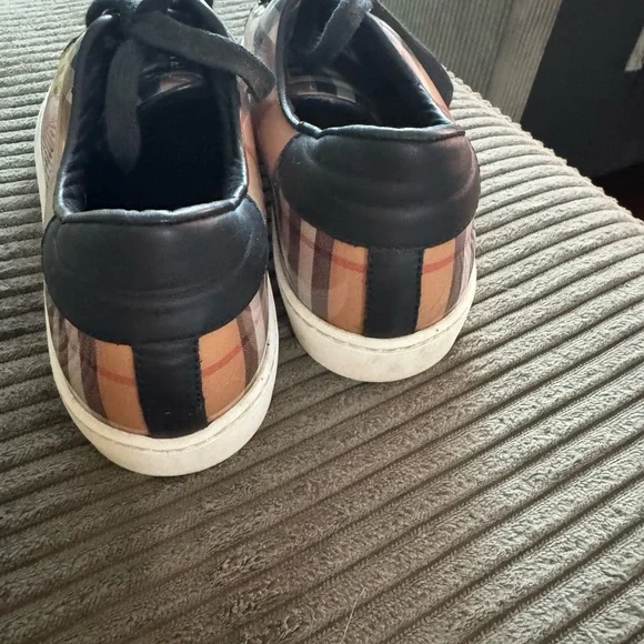 Burberry sneakers - Picture 4 of 7